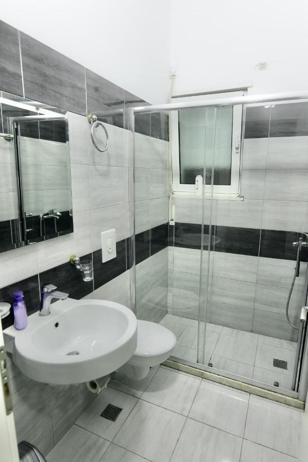 Hotel Vila Dedej Дуррес Экстерьер фото
