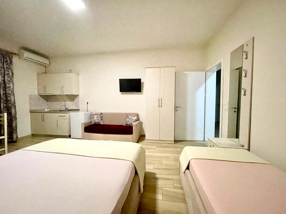 Hotel Vila Dedej Дуррес Экстерьер фото